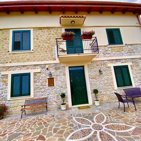 La Casa Di Nonna Tella Bed & Breakfast Lenola ภายนอก รูปภาพ