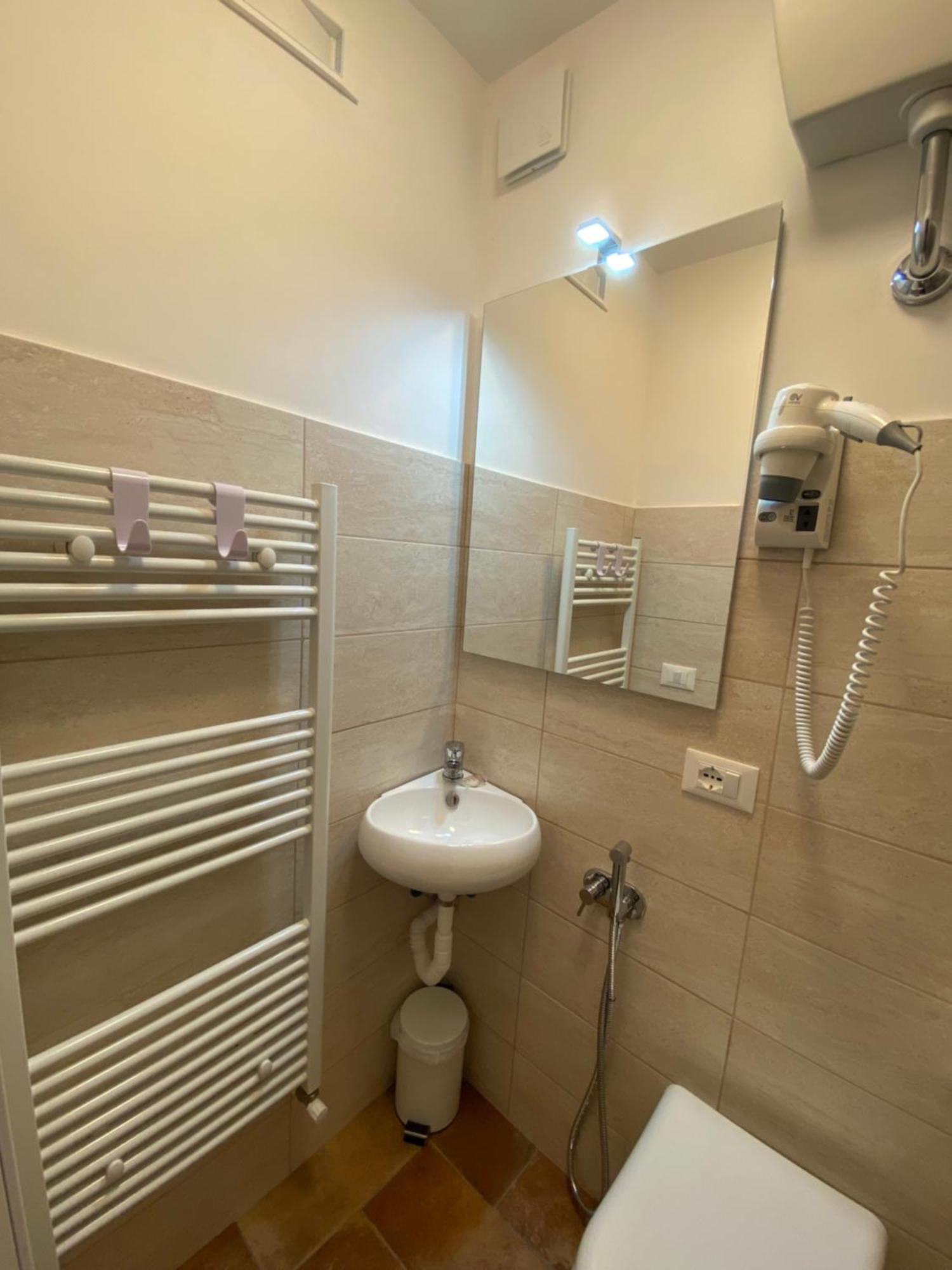 La Casa Di Nonna Tella Bed & Breakfast Lenola ภายนอก รูปภาพ