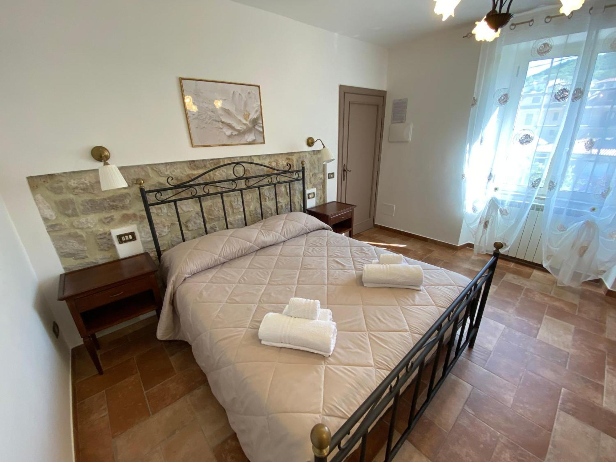 La Casa Di Nonna Tella Bed & Breakfast Lenola ภายนอก รูปภาพ