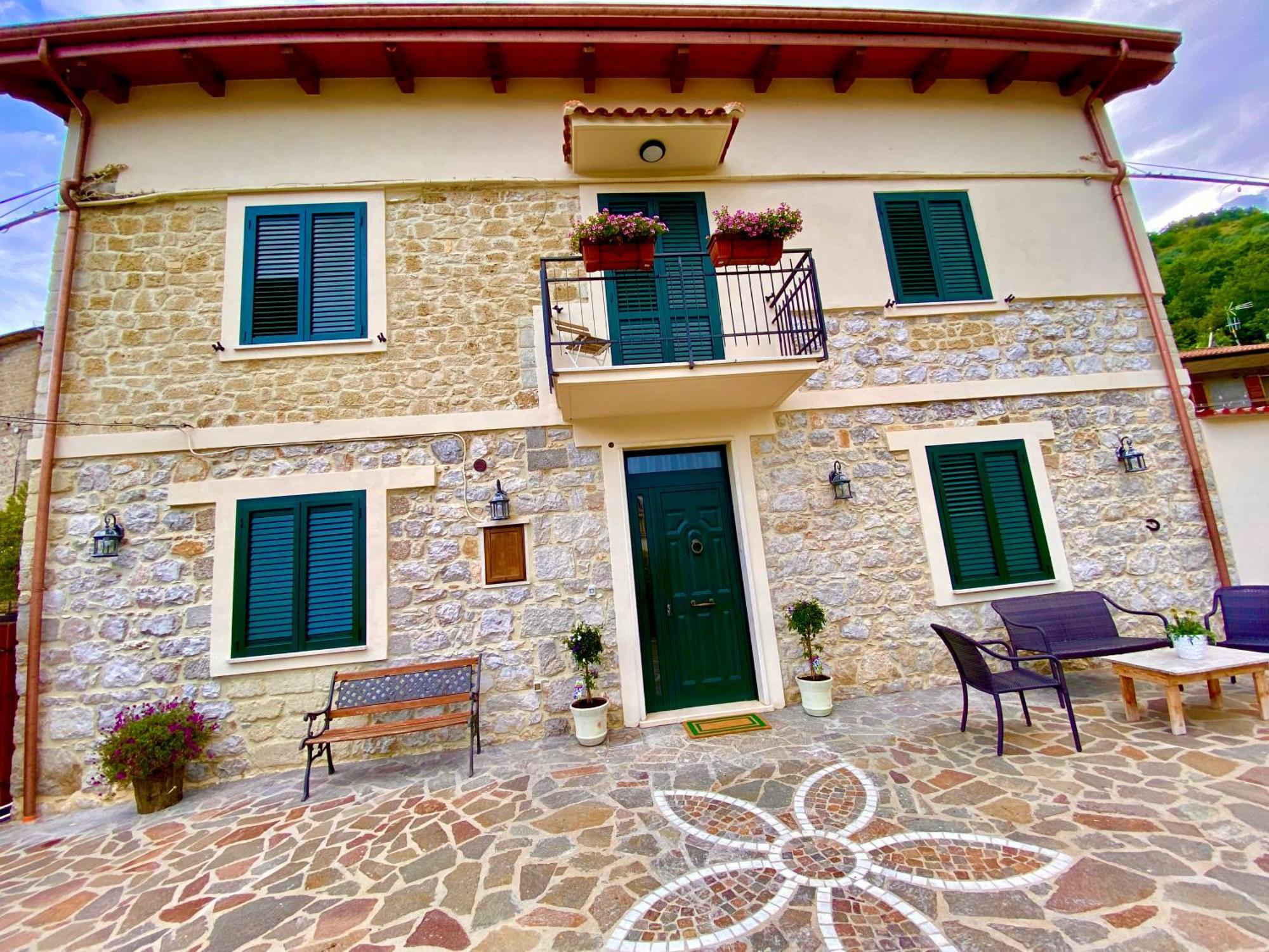 La Casa Di Nonna Tella Bed & Breakfast Lenola ภายนอก รูปภาพ